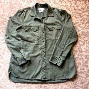 Madewell camo green long sleeve tomboy shirt